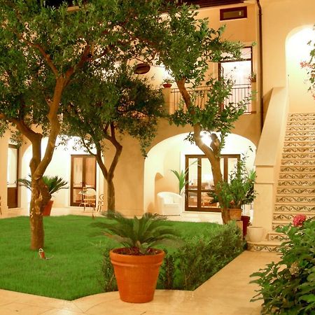 L' Antico Cortile Caserta Exterior foto