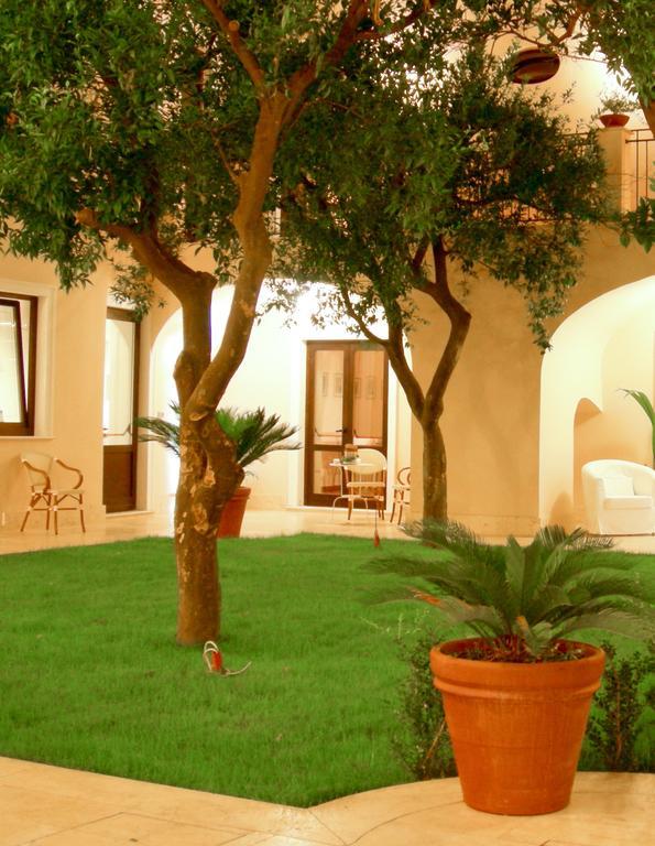 L' Antico Cortile Caserta Exterior foto